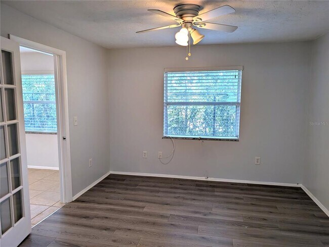 Building Photo - 7288 W Country Club Dr N