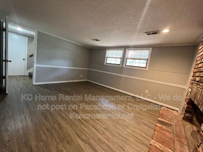 Building Photo - 6708 W 71st Terrace