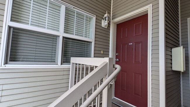 Building Photo - North Lynnwood 3 Bedroom Condo - Corner Unit