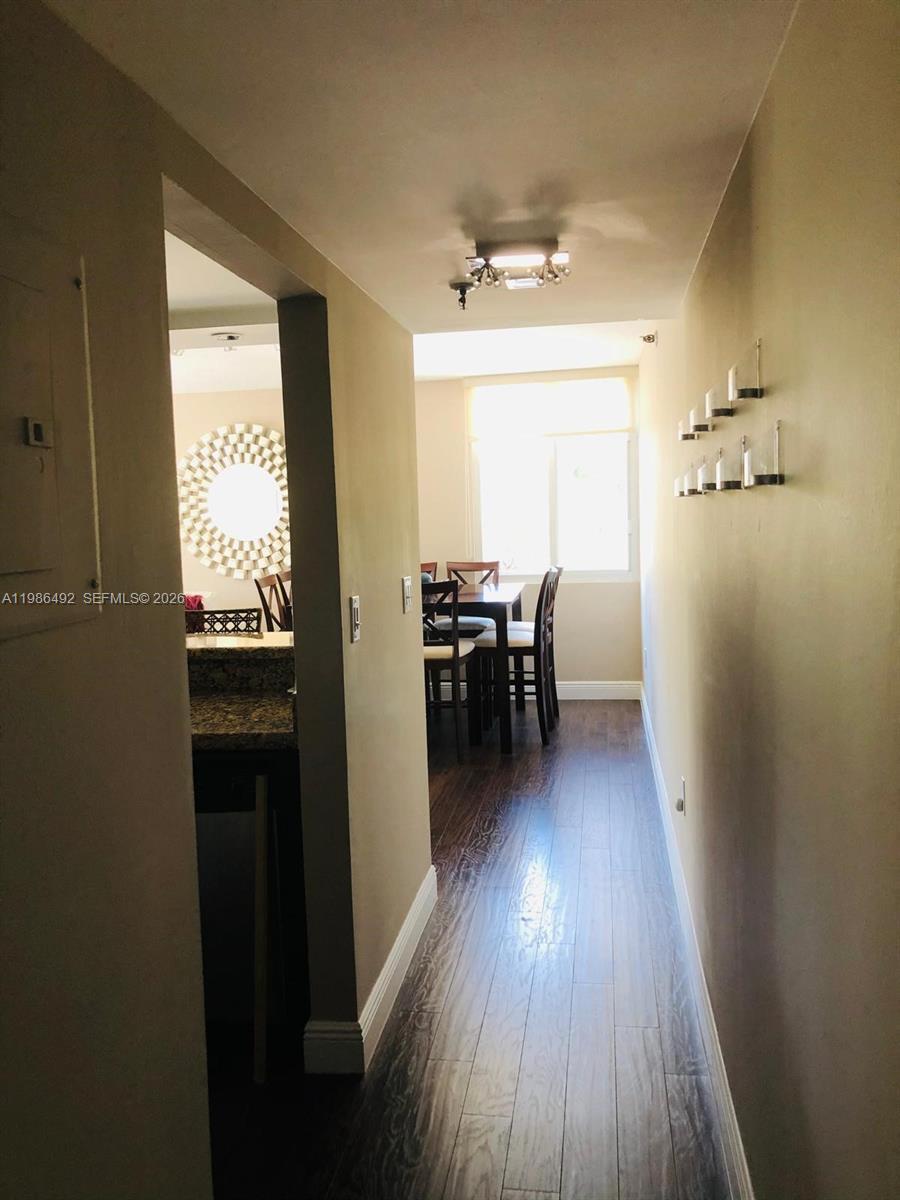 Building Photo - 800 N Miami Ave