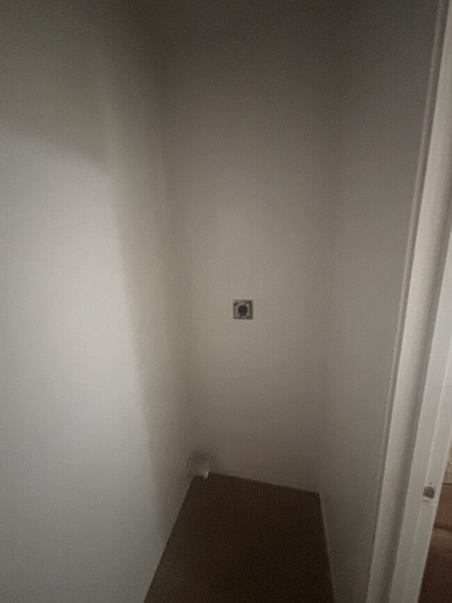 Building Photo - 201 Ruel St