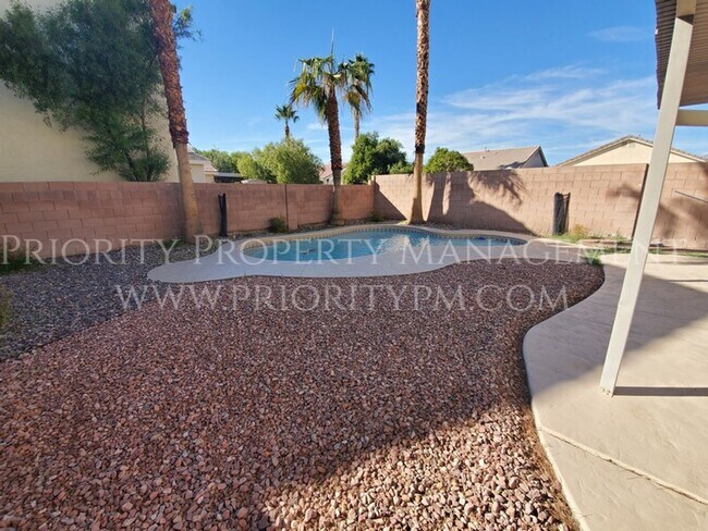 Building Photo - NW Single Family Home w/INGROUND POOL!!