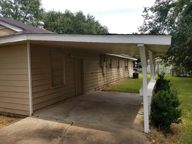 Building Photo - 470 Co Rd 857