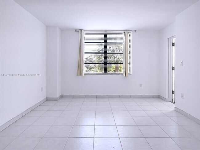 Building Photo - 2333 Brickell Ave