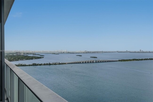 Building Photo - 711 NE 23rd Terrace