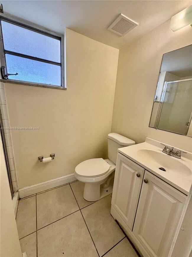 Building Photo - 8810 Fontainebleau Blvd