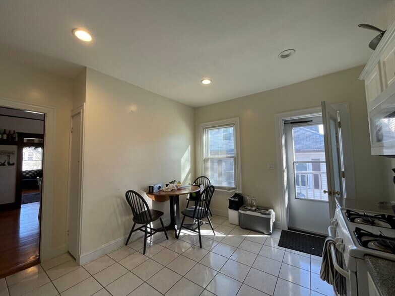 Building Photo - 54 Hobson St