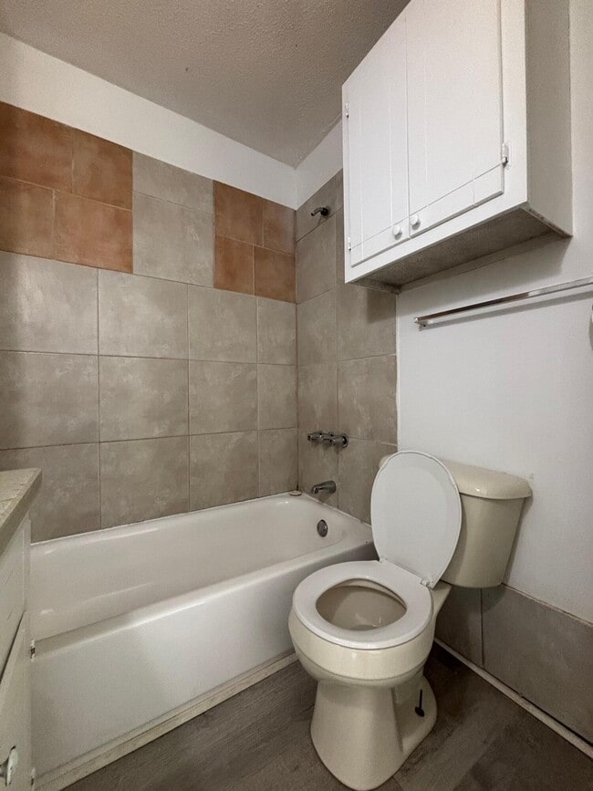 Building Photo - 921 N Fulbright Ave