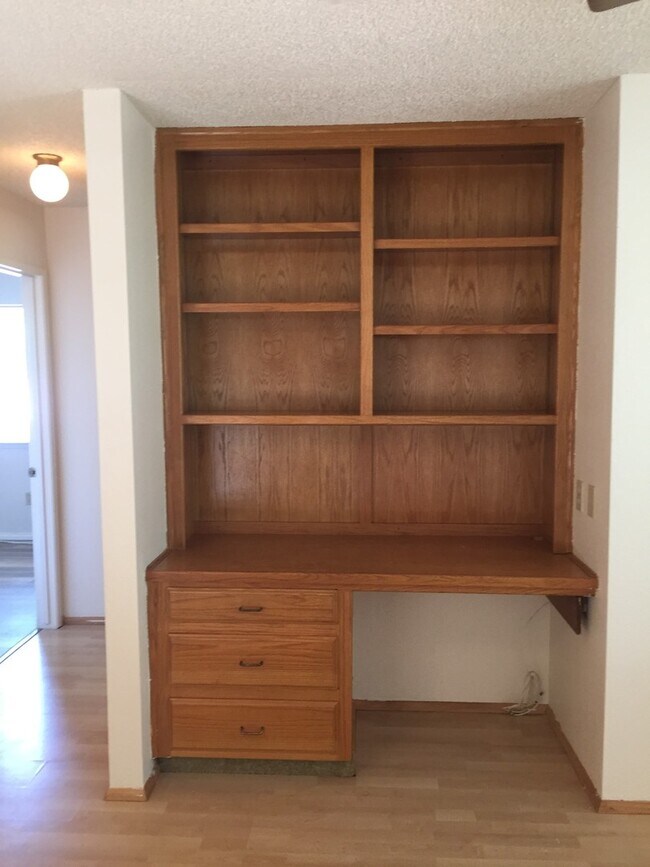 Building Photo - 2 story 3 bed in Northwest Bakersfield with Solar - $2400 + $130 Solar Fee