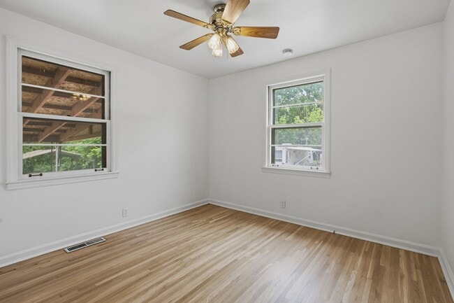 Building Photo - Donelson mid-mod ranch with full unfinished basement workshop, large yard, 3 BR 1 Bath, 20 minute...