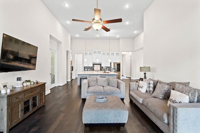 Building Photo - 2210 Bristlegrass Dr