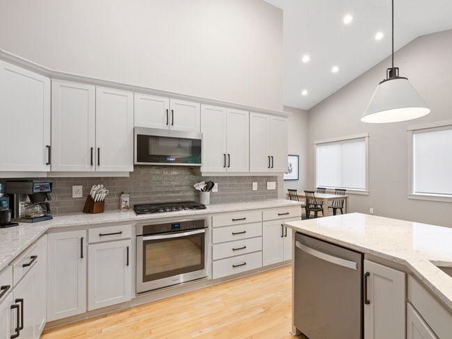 Building Photo - 1442 NE 18th Pl