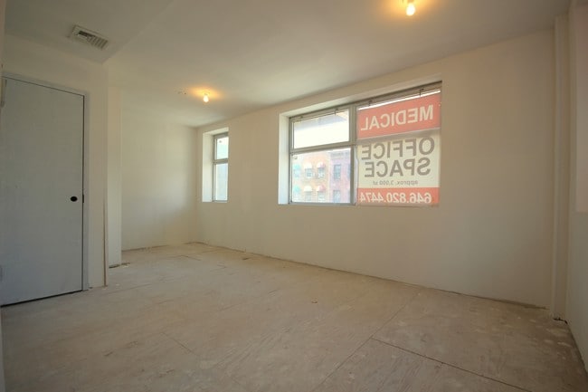 Building Photo - 670 Myrtle Ave