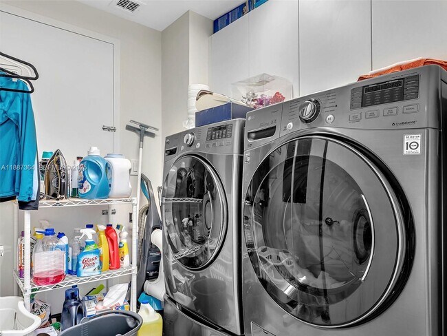 Building Photo - 3535 S Ocean Dr