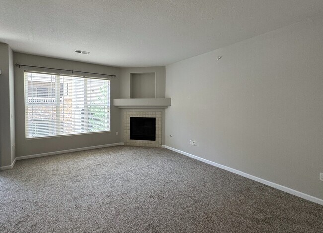 Building Photo - 8465 S Holland Way