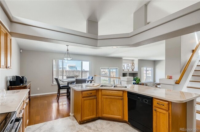 Building Photo - Beautiful 4 bedroom 3.5 bathroom single fa...