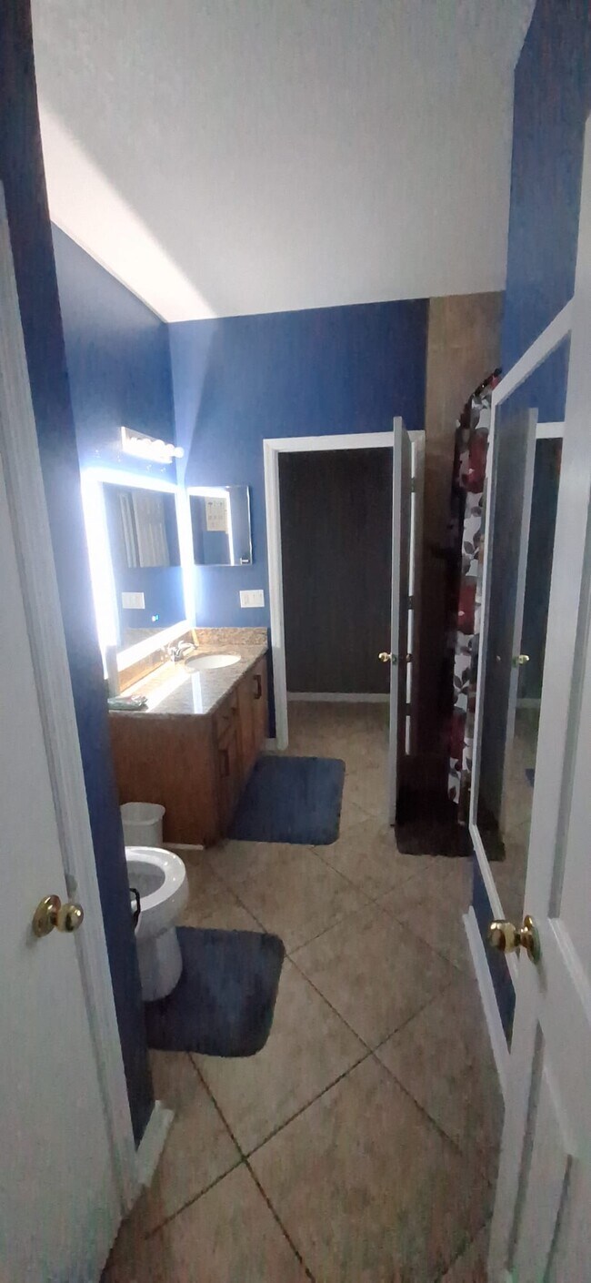 Building Photo - 4009 Meadowlark Dr