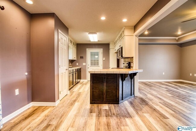 Building Photo - 328 Land Cir