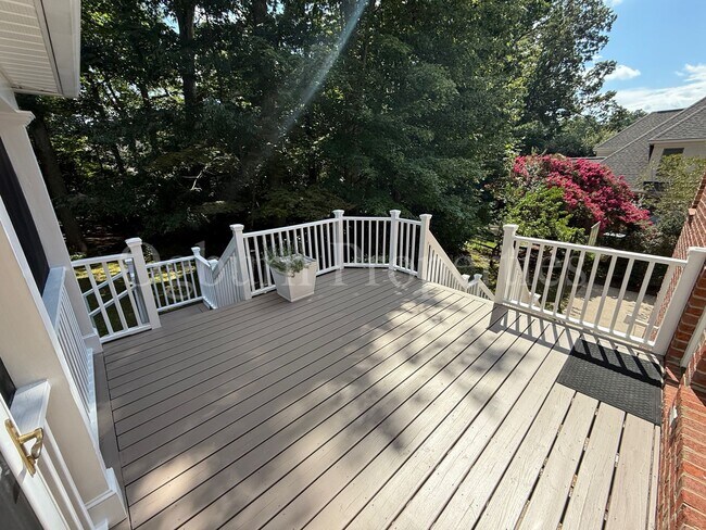 Building Photo - 4BR/2BA/2-0.5BA Custom Home in Greenbrier ...
