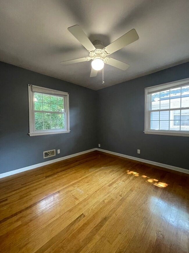 Building Photo - Three Bedroom Home in Kalamazoo