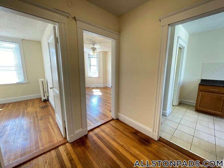 Building Photo - 5 Barrows St