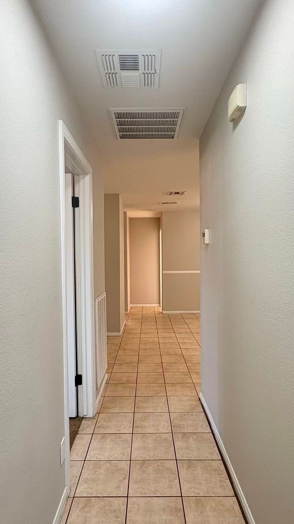 Building Photo - A Must See!!