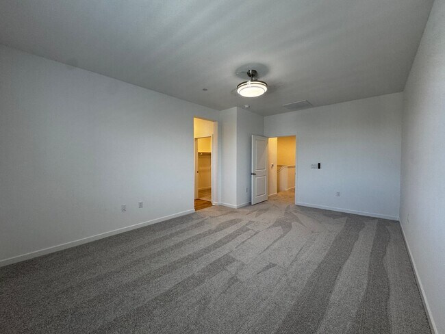 Building Photo - Beautiful, New Siena 3 Bedroom, 2.5 Bath Townhome with Solar for Rent