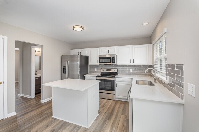 Building Photo - Elegant 4-bedroom Ballantyne home located ...