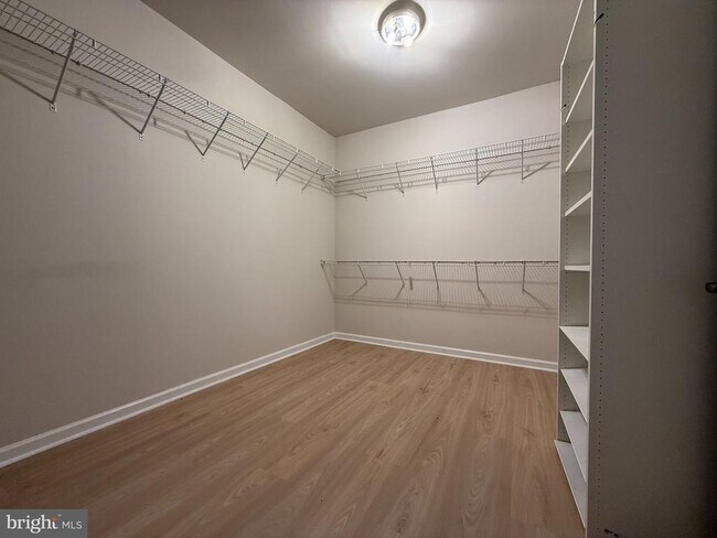 Building Photo - 407 Carson Terrace