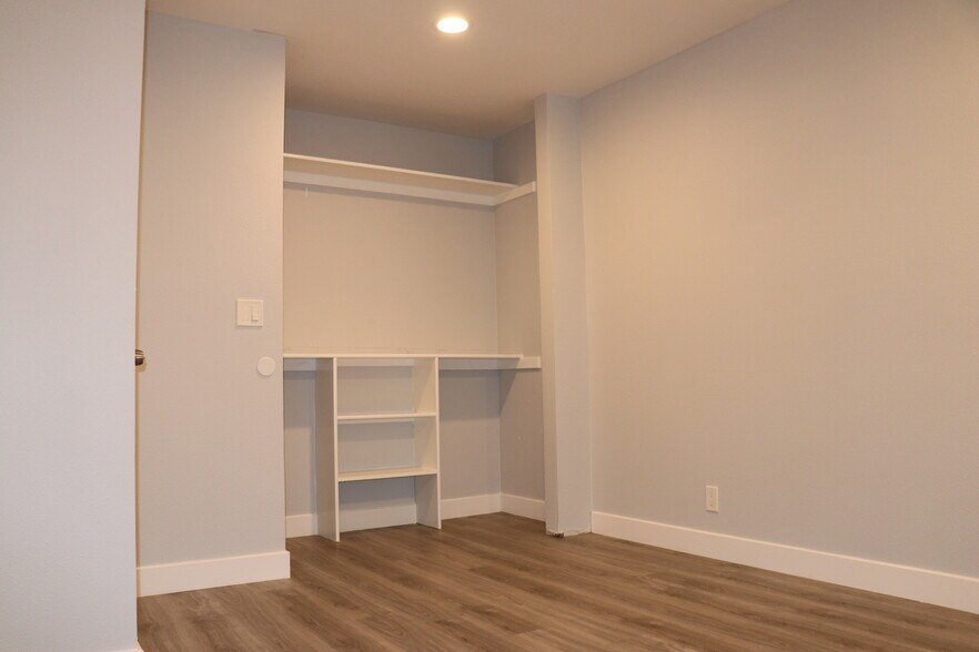 Building Photo - 16730 Barnell Ave