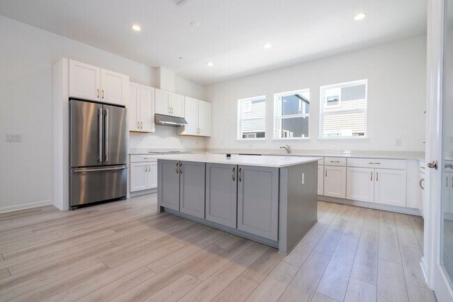 Building Photo - Modern 3-Bedroom 3.5-Bath Townhome with EV Charger, Smart Home Features, 2-Car Garage & Resort-St...