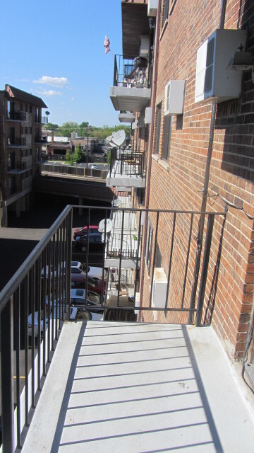 Building Photo - 2320 N Nordica Ave