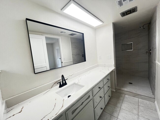 Building Photo - 1204 NW Fort Sill Blvd