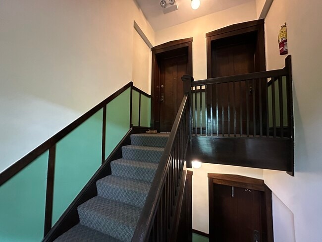 Building Photo - 4616 N Sacramento Ave