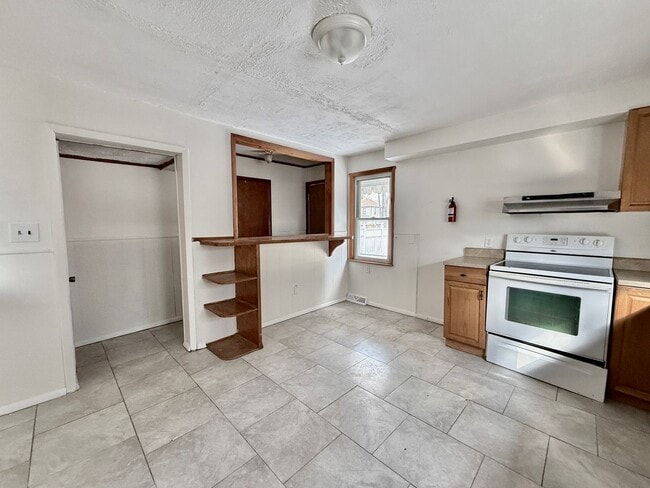 Building Photo - FOR RENT- Spacious 4 Bedroom 2 Bath Home in Penns Grove $2000