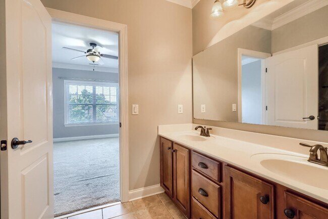 Building Photo - 5 Bedroom single family home in Mooresville