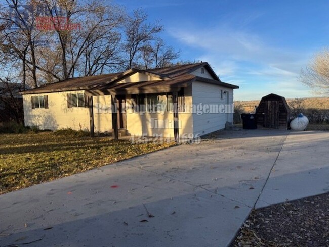 Building Photo - Cute 3 Bedroom 2 Bath House