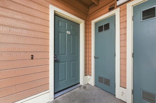 Building Photo - 2695 Somerset Park Cir