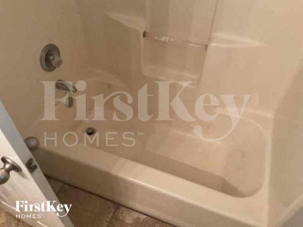 Building Photo - 135 Lazy Hollow Ln