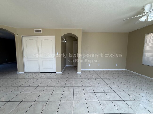 Building Photo - 12539 W Medlock Dr