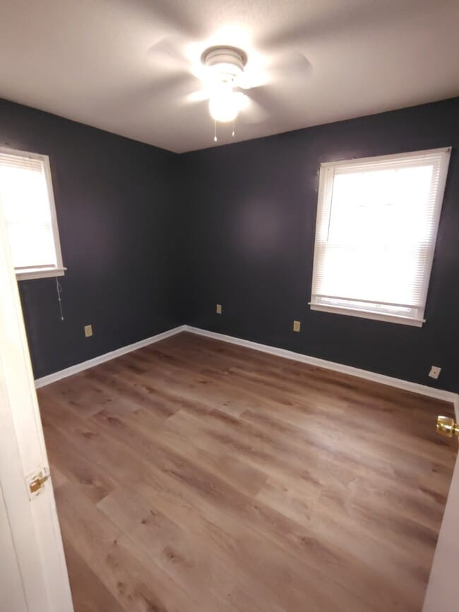 Building Photo - 587 Hillbrook Dr