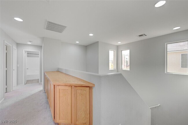Building Photo - 2586 Begonia Valley Ave