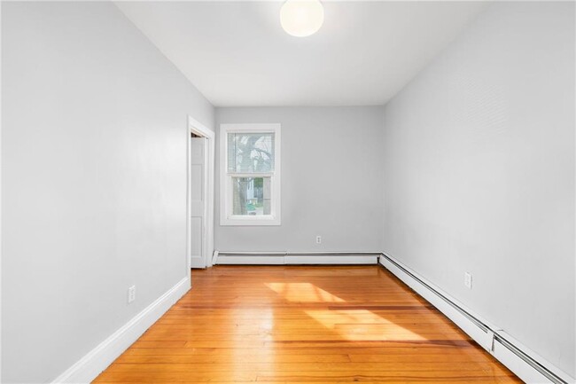 Building Photo - 1561 Cranston St