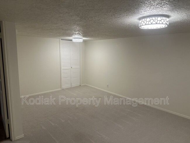 Building Photo - 932 Northridge Dr