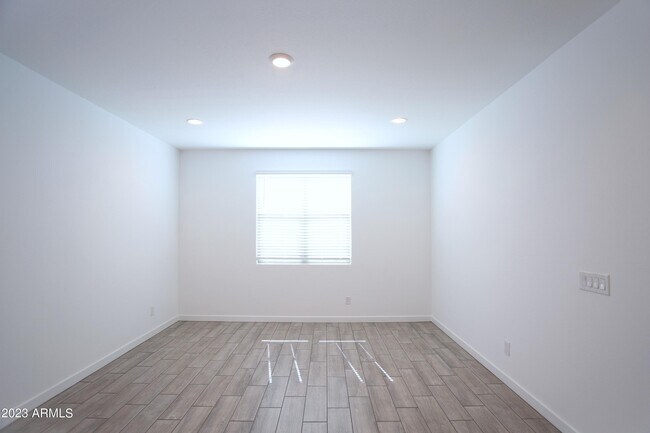 Building Photo - 2540 W Sunland Ave