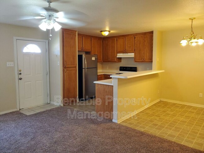 Building Photo - 1104 Turkey Creek Ct