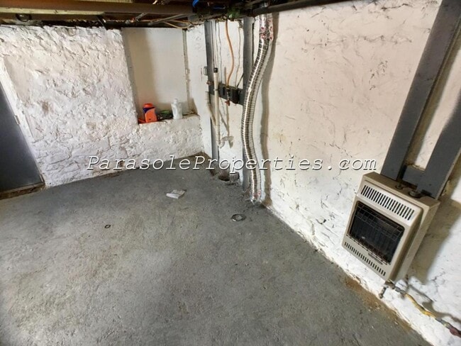 Building Photo - 704 Cooney St