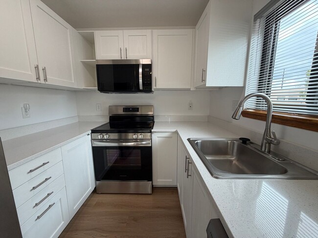 Building Photo - 1307 Rufina Ln