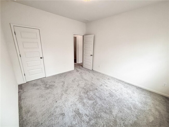 Building Photo - 5784 Silver Lk Dr