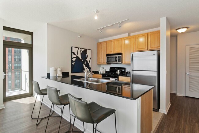 Building Photo - 605 W Kinzie St